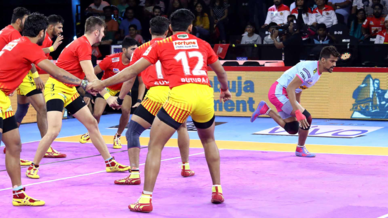 Match 44: Gujarat Fortunegiants vs Jaipur Pink Panthers Match 44: Gujarat Fortunegiants vs Jaipur Pink Panthers
