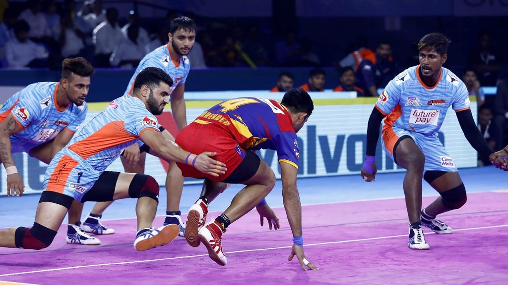 Bengal Warriors’ Baldev Singh lines up for a Back Hold.