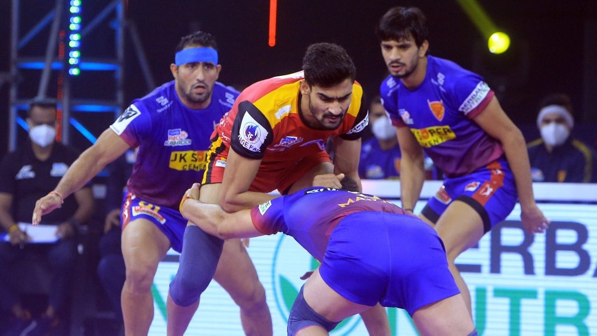 Bengaluru Bulls' Bharat tries to escape the tough wall of the Dabang Delhi K.C.'s defense in match 50 of the VIVO Pro Kabaddi League Season 8