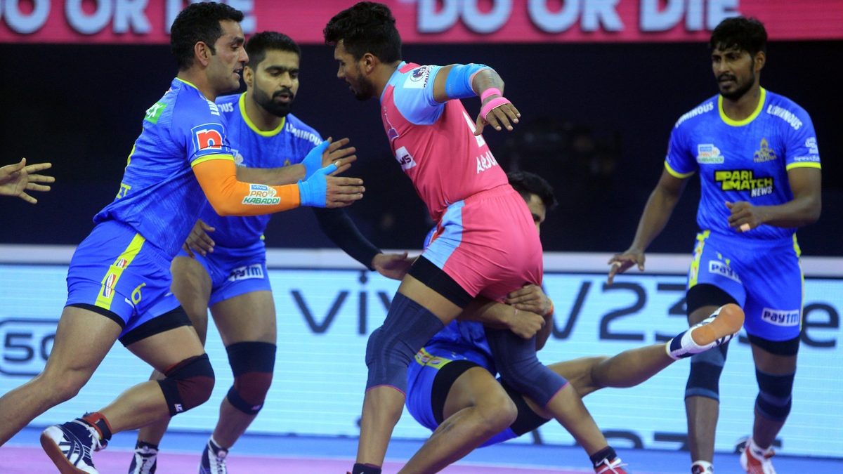 Arjun Deshwal of Jaipur Pink Panthers is held onto by the Tamil Thalaivas defense in Match 58 of VIVO Pro Kabaddi League Season 8