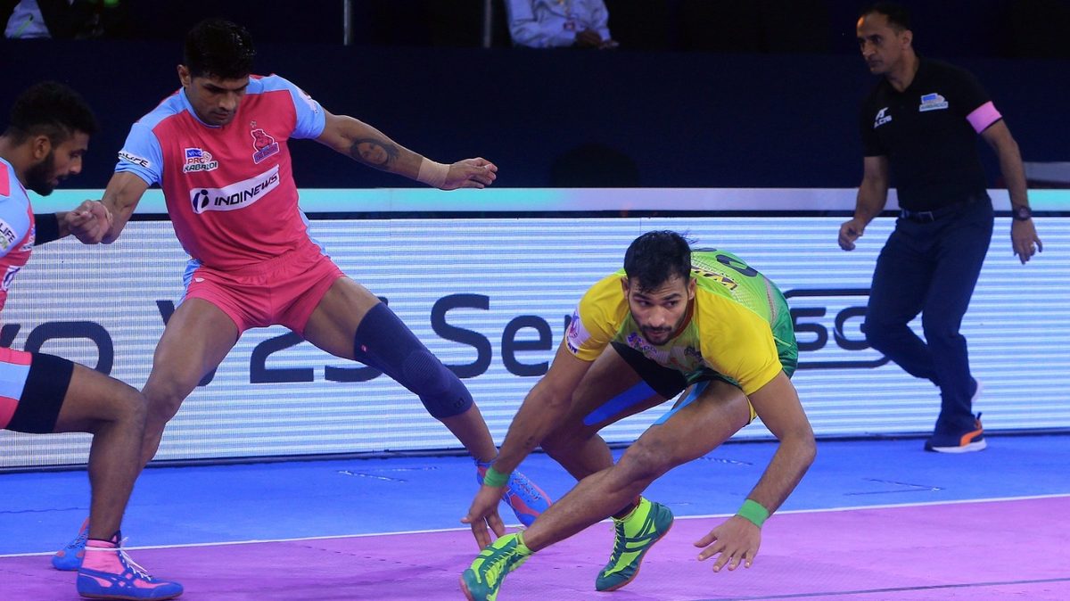 Sachin of Patna Pirates picks up a point against Jaipur Pink Panthers in Match 53 of VIVO Pro Kabaddi League Season 8.