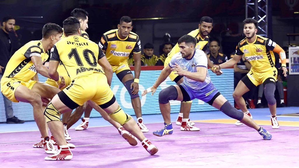 Rahul Chaudhari became the second man to score 900 raid points in vivo Pro Kabaddi.