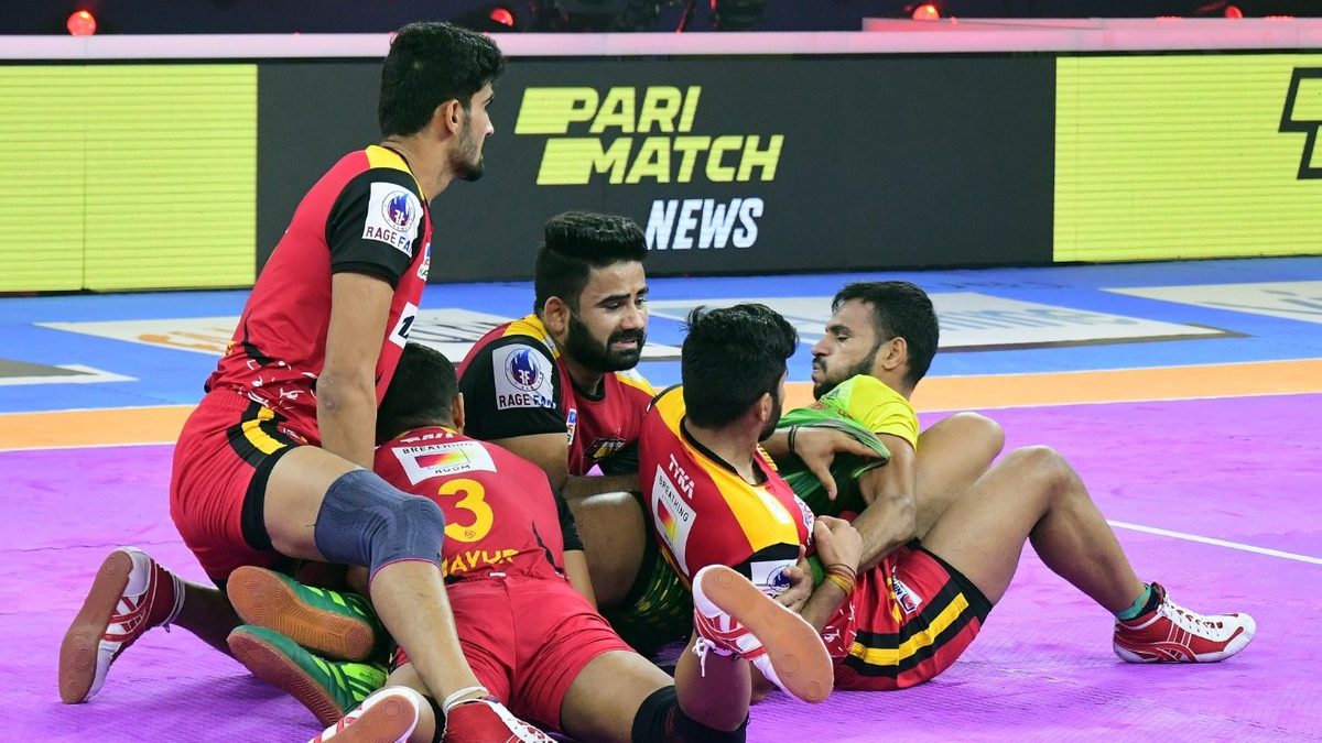 Sachin of Patna Pirates is prevented from securing a raid point by the Bengaluru Bulls defense in Match 59 of VIVO Pro Kabaddi League Season 8