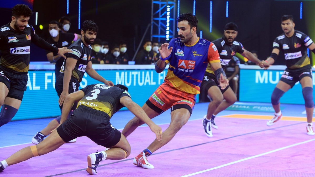 Surender Gill of U.P. Yoddha tries to get away from the Telugu Titans' defense in Match 96 of VIVO Pro Kabaddi League Season 8