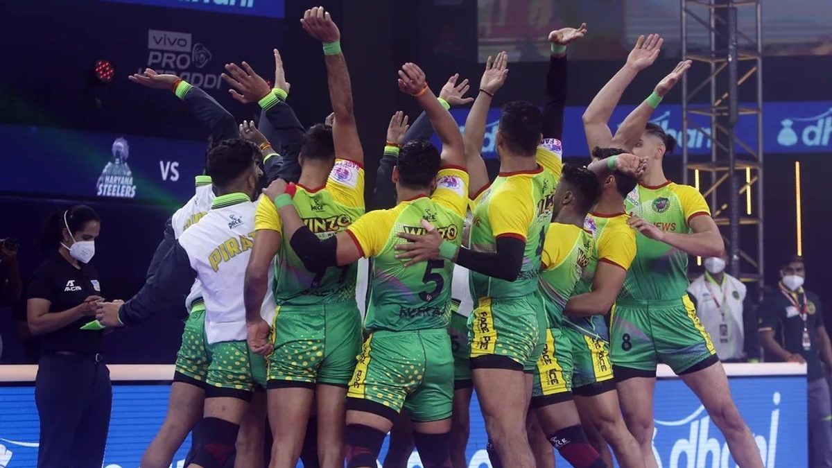 Patna Pirates charge themselves up against Haryana Steelers in Match 6 of VIVO Pro Kabaddi League Season 8