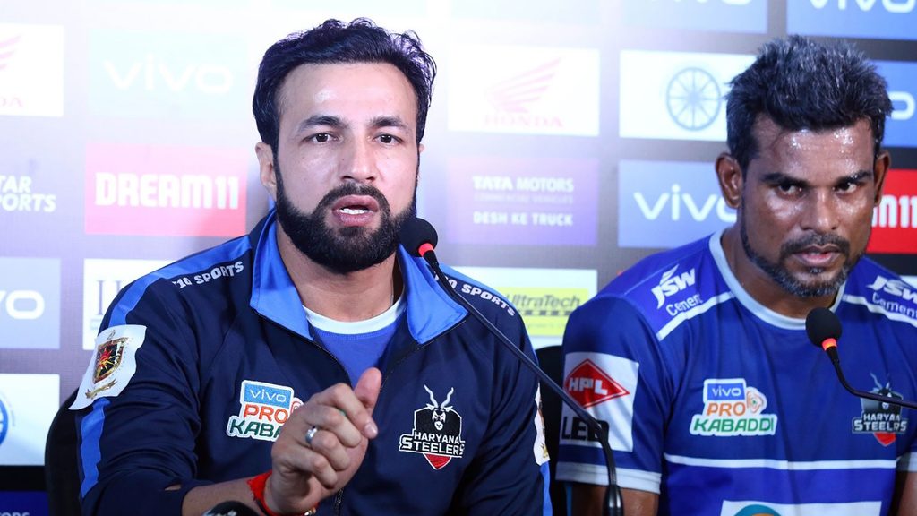 Haryana Steelers’ coach Rakesh Kumar and captain Dharmaraj Cheralathan speak to reporters.