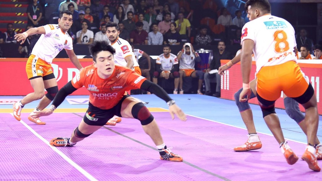 Republic of Korea’s Dong Geon Lee raiding for U Mumba against Puneri Paltan in Pro Kabaddi Season 7.