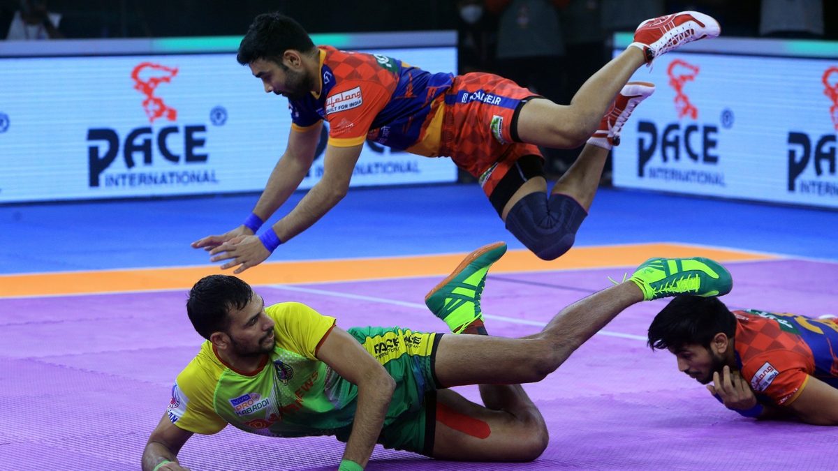 U.P. Yoddha's Shubham flies over Patna Pirates' Sachin during a raid in Semi-final 1 of VIVO Pro Kabaddi League Season 8