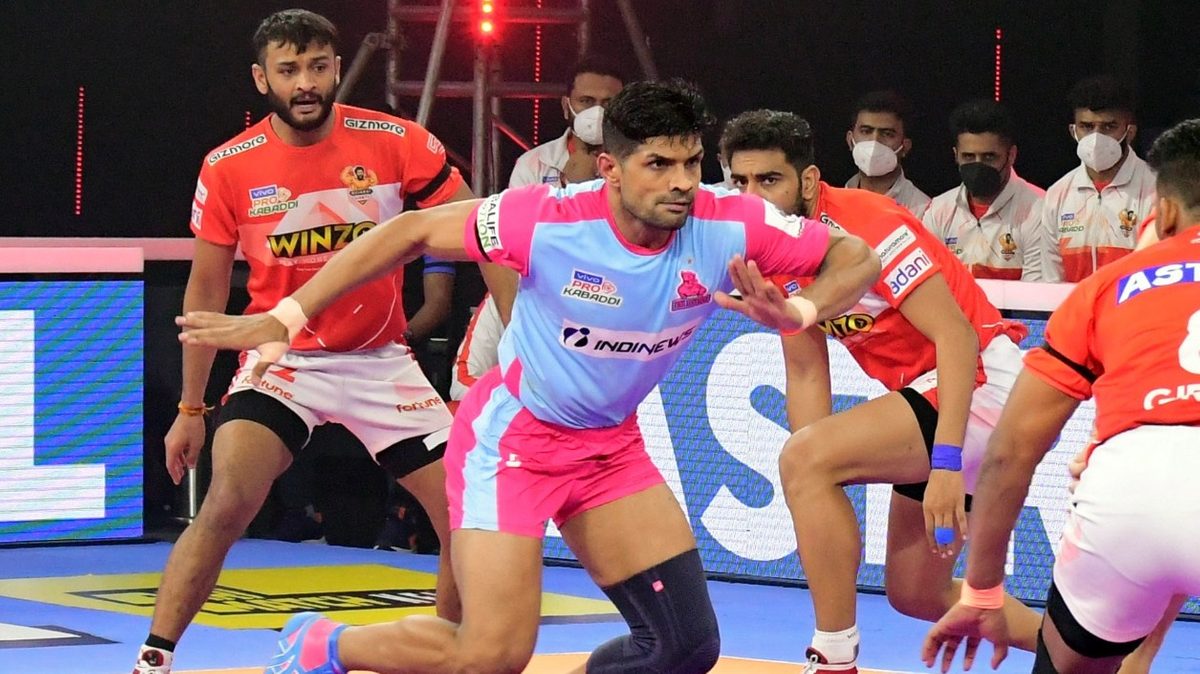 Deepak Hooda of Jaipur Pink Panthers looks set in action against Gujarat Giants in Match 100 of VIVO Pro Kabaddi League Season 8