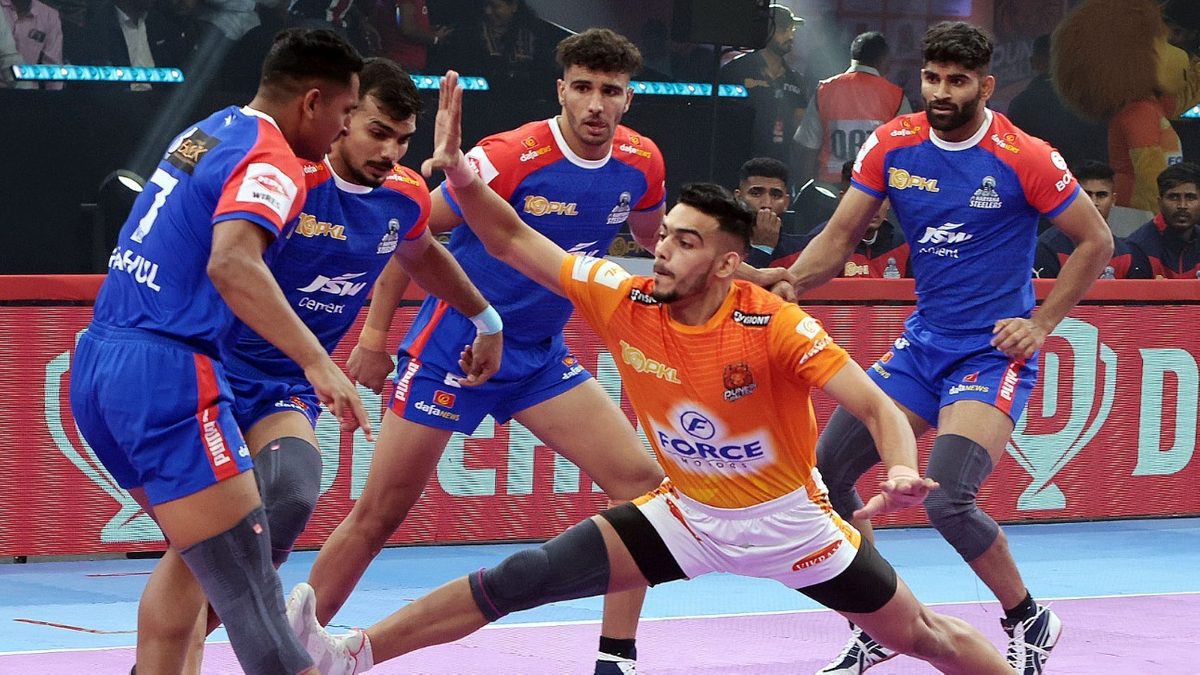 Puneri Paltan vs Bengal Warriors in match 25 of Pro Kabaddi Season 10