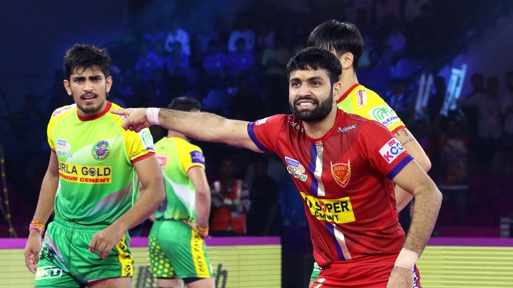 Amit Sheoran’s last-second ankle-hold helped Bengaluru Bulls tie with Dabang Delhi K.C. in Jaipur.