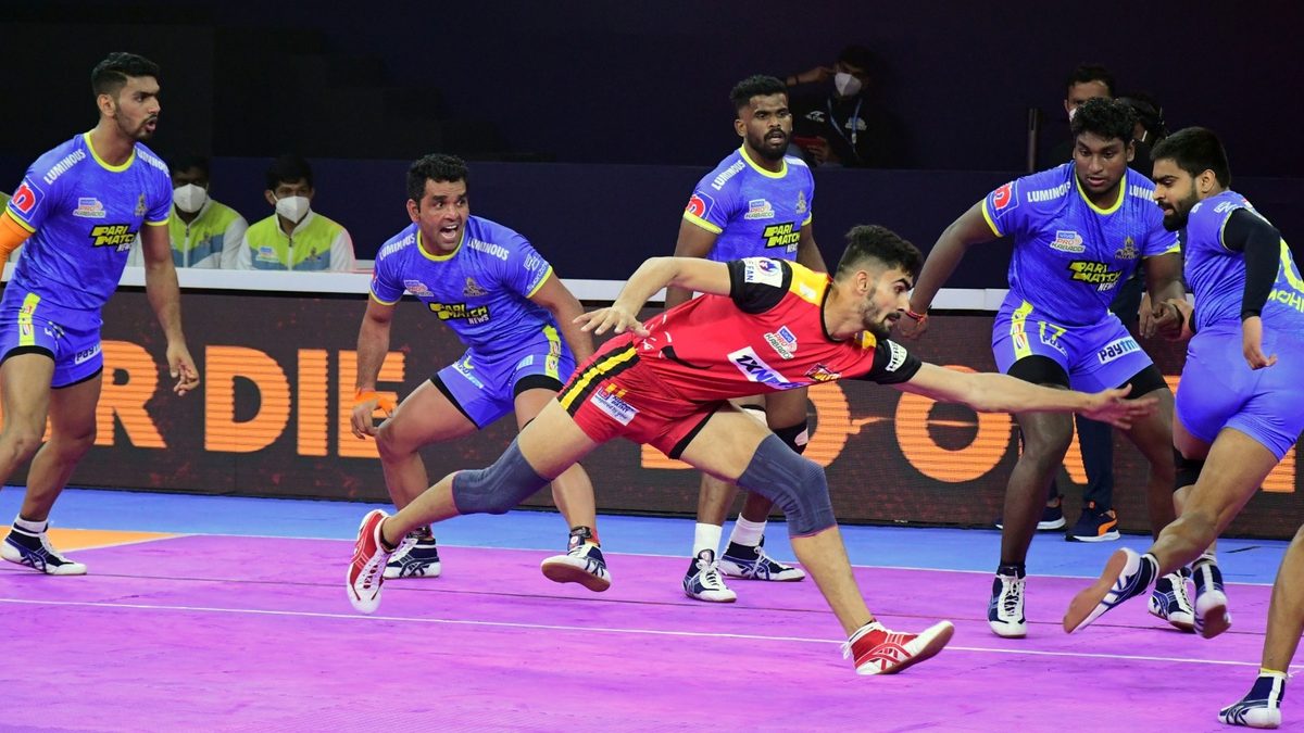 Bharat of Bengaluru Bulls looks set to win a point against the Tamil Thalaivas' defense in Match 83 of VIVO Pro Kabaddi League Season 8