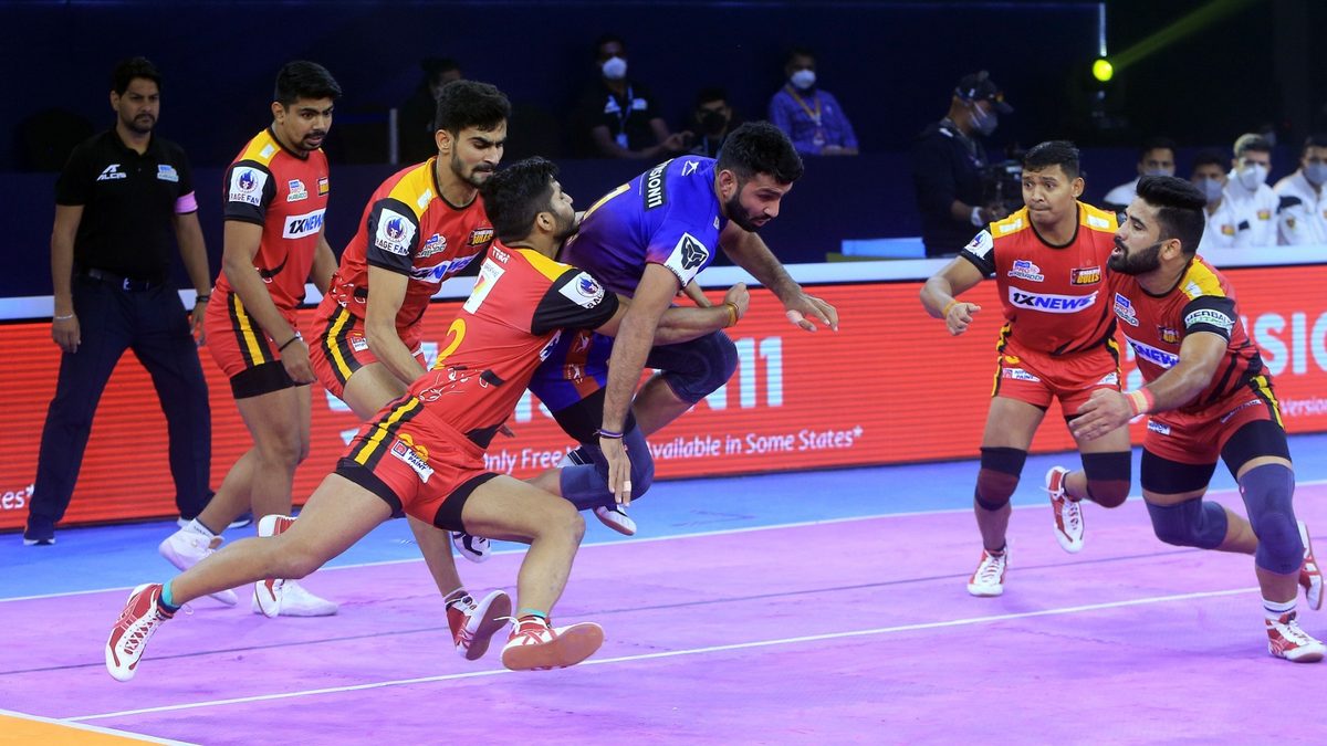 Vijay of Dabang Delhi K.C. tries to wiggle past through the Bengaluru Bulls defense in match 50 of VIVO Pro Kabaddi League Season 8