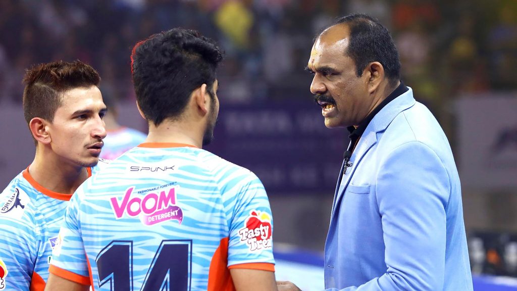 Bengal Warriors’ coach BC Ramesh has a word with his players.