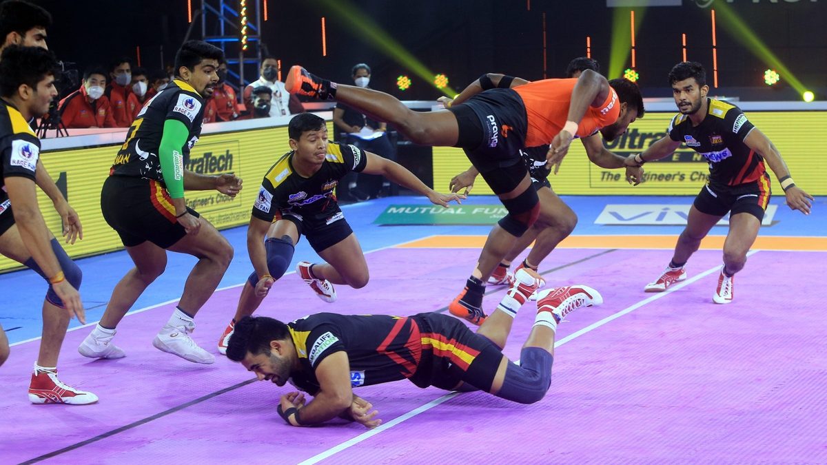 U Mumba's V. Ajith Kumar gets past Bengaluru Bulls' defence in Match 78 of VIVO Pro Kabaddi League Season 8. 