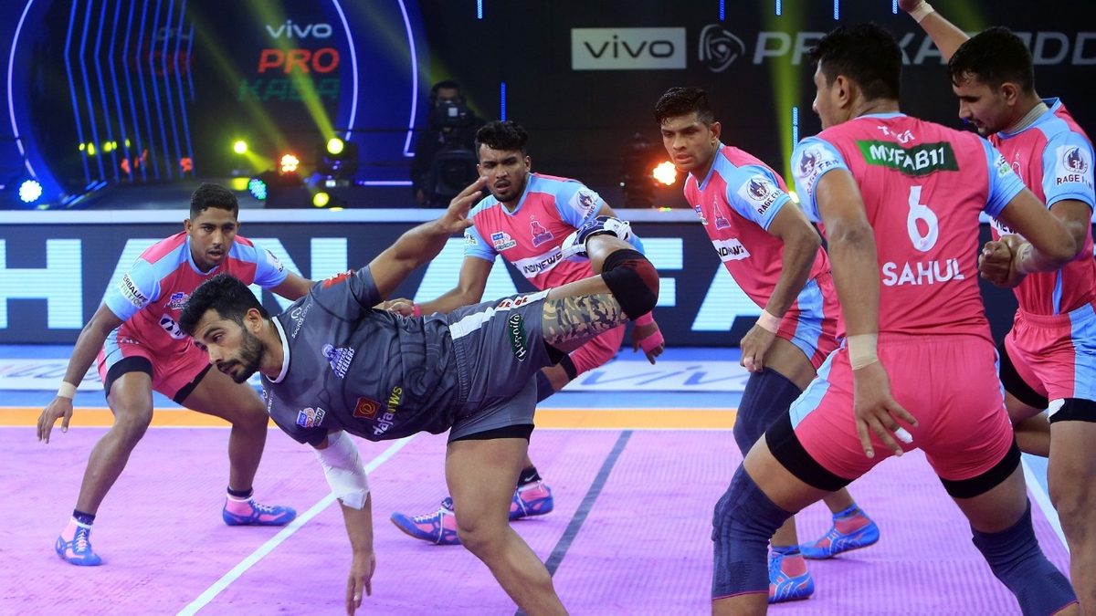 Vikas Kandola of Haryana Steelers tries his acrobatic skills against the Jaipur Pink Panthers in Match 97 of VIVO Pro Kabaddi League Season 8
