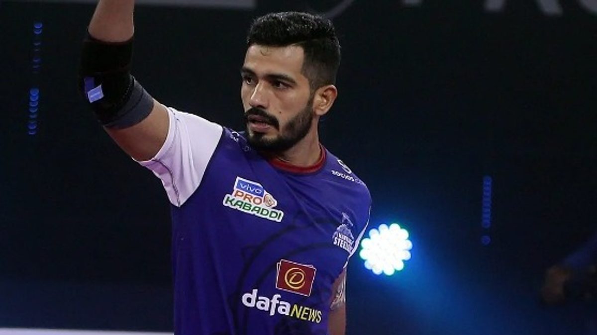 Vikas Kandola of Haryana Steelers celebrates a point against Patna Pirates in Match 6 of VIVO Pro Kabaddi League Season 8