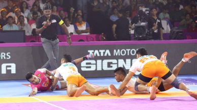 Match 107: Jaipur Pink Panthers vs Puneri Paltan Match 107: Jaipur Pink Panthers vs Puneri Paltan