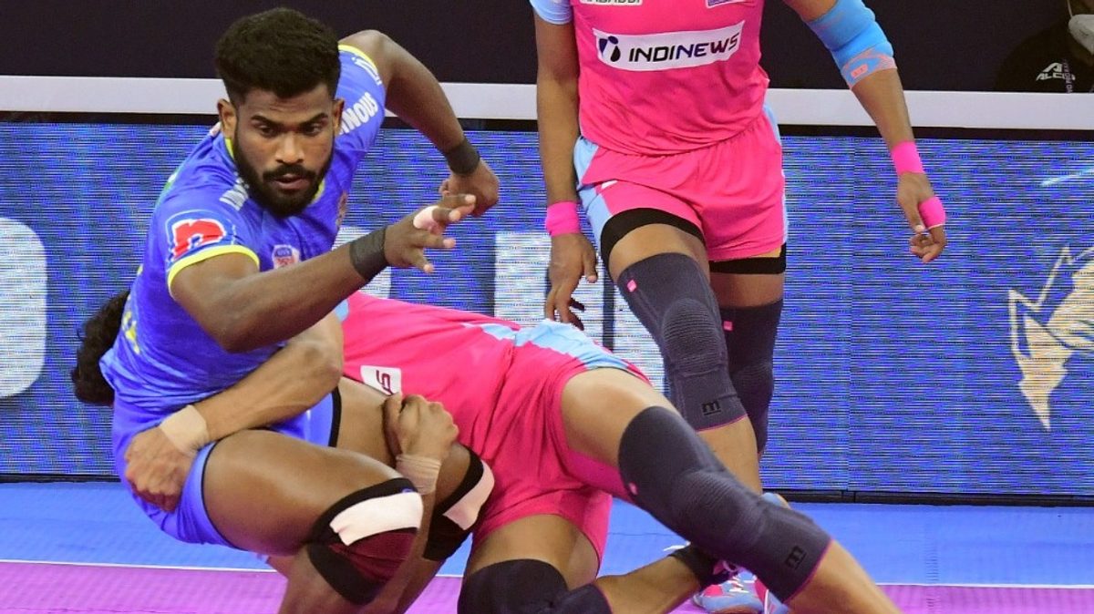Ajinkya Pawar of Tamil Thalaivas tries to a win point against Jaipur Pink Panthers in Match 58 of VIVO Pro Kabaddi League Season 8
