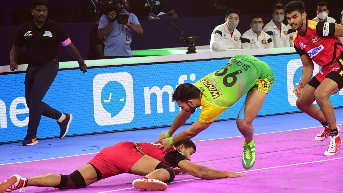 Sachin of Patna Pirates displays his athleticism as he hops over the Bengaluru Bulls defense in Match 59 of VIVO Pro Kabaddi League Season 8