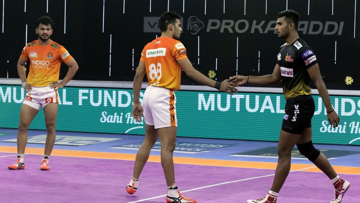 Mohit Goyat of Puneri Paltan gets a point against Telugu Titans in Match 112 of VIVO Pro Kabaddi League Season 8