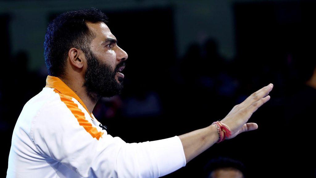 Puneri Paltan’s coach Anup Kumar gives instructions during the game.