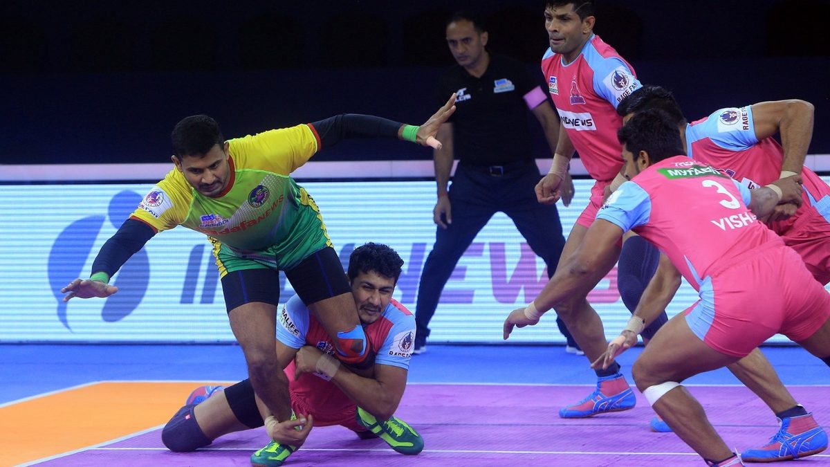 Prashant Kumar of Patna Pirates is grabbed by Sahul Kumar of Jaipur Pink Panthers in Match 53 of VIVO Pro Kabaddi League Season 8.