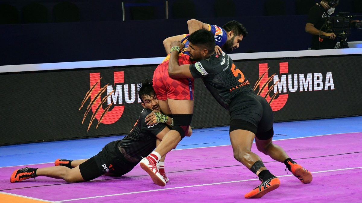 Pardeep Narwal of U.P. Yoddha gets stuck between the U Mumba defenders in Match 124 of VIVO Pro Kabaddi League Season 8