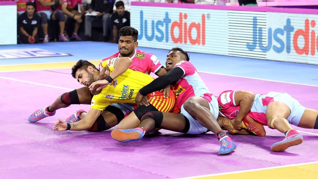 35 tackle points were scored in Match 100 of vivo Pro Kabaddi Season 7.