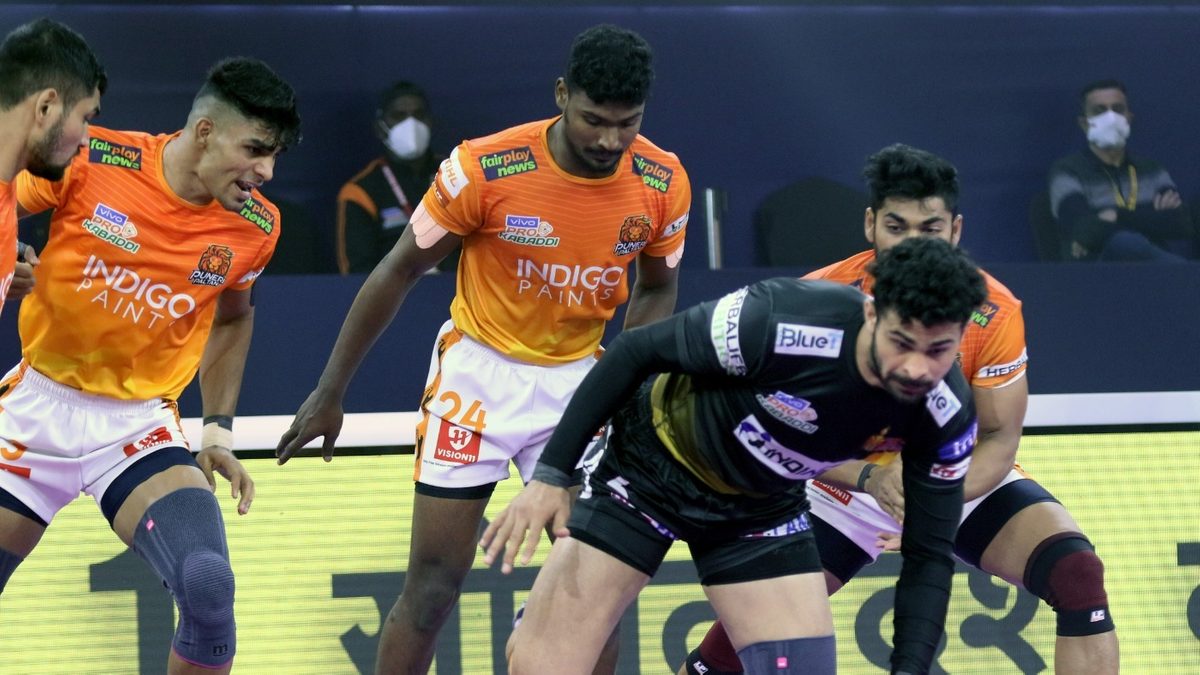 Ankit Beniwal of Telugu Titans runs for his half after picking up a point against Puneri Paltan in Match 112 of VIVO Pro Kabaddi League Season 8