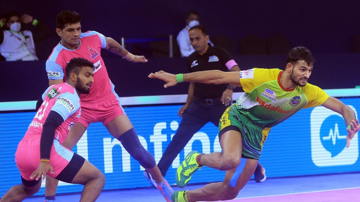 Sachin of Patna Pirates runs away after a successful raid against Jaipur Pink Panthers in Match 53 of VIVO Pro Kabaddi League Season 8.