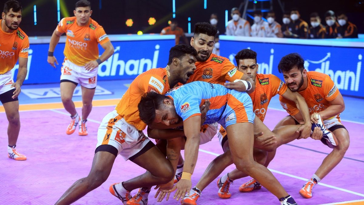 A collective effort from Puneri Paltan sees off Maninder Singh of Bengal Warriors in Match 127 of VIVO Pro Kabaddi League Season 8