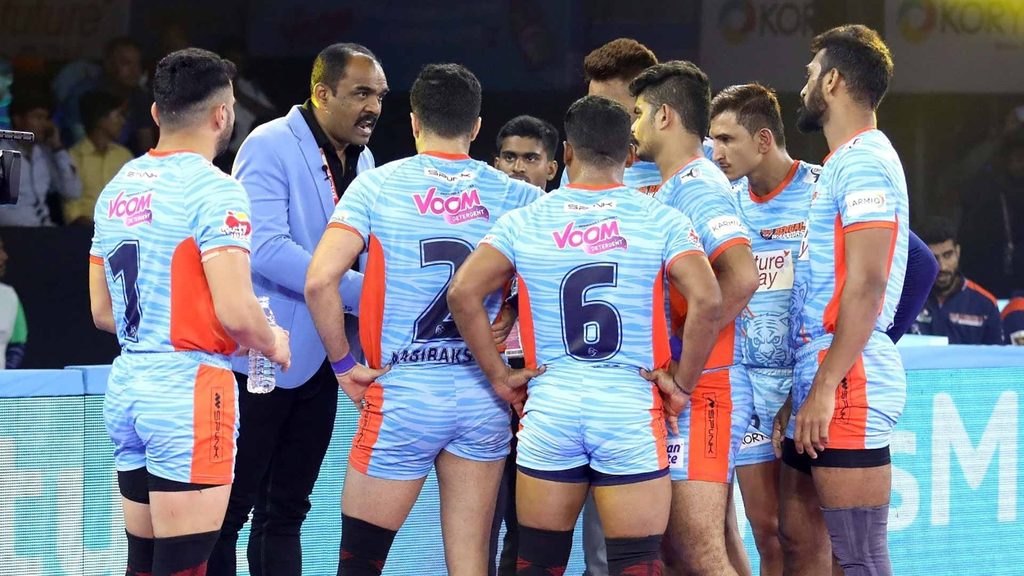 Bengal Warriors’ coach BC Ramesh gives his players instructions.