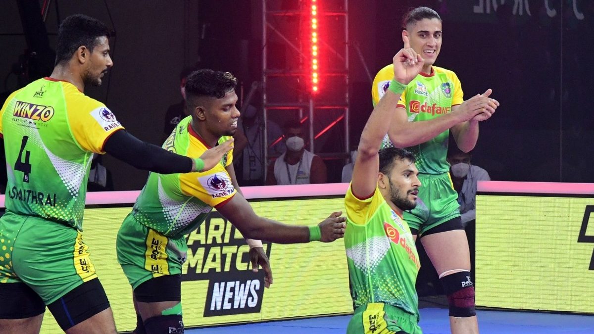 Patna Pirates' Sachin celebrates a point against U.P. Yoddha in Semi-final 1 of VIVO Pro Kabaddi League Season 8