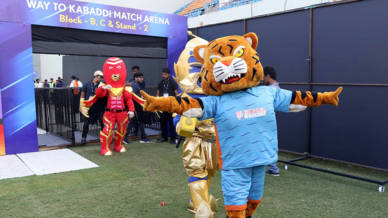 Fan Fest ft. Kanika Kapoor, Amit Trivedi and Darshan Raval Fan Fest ft. Kanika Kapoor, Amit Trivedi and Darshan Raval