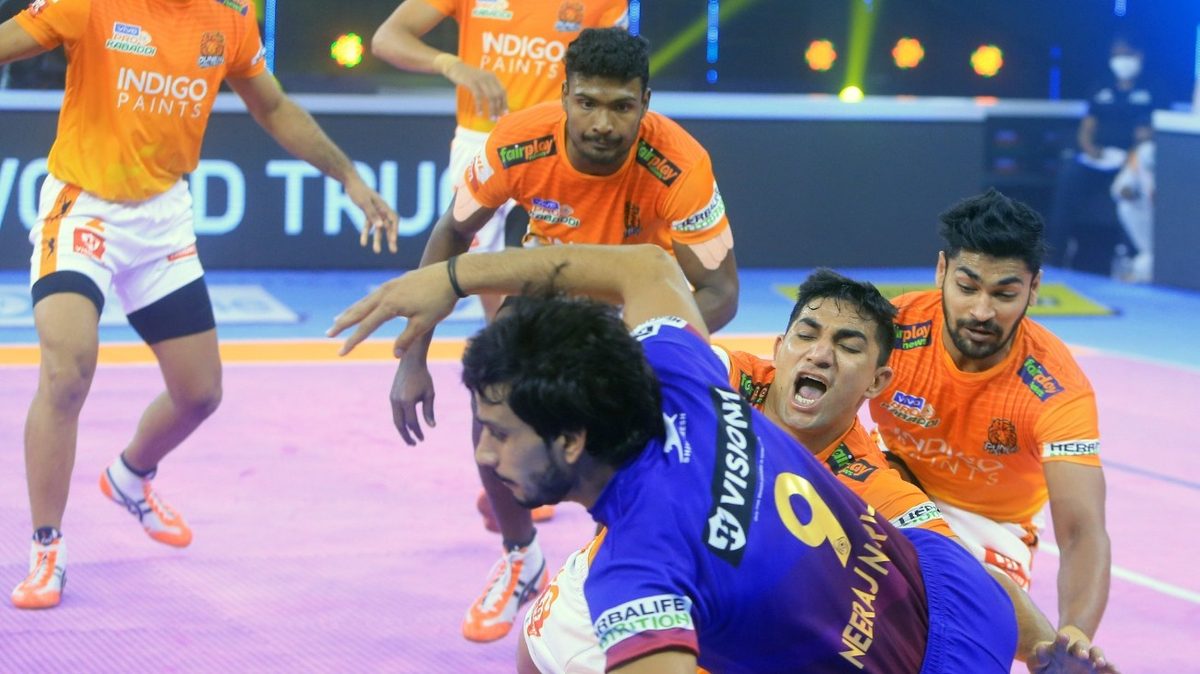 Dabang Delhi raider Neeraj Narwal tries hard to secure a raid point against Puneri Paltan in Match 76 of VIVO Pro Kabaddi League Season 8.
