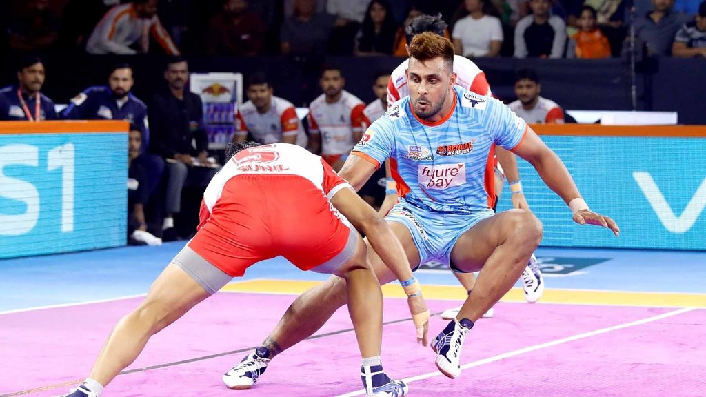 Maninder Singh in action against Haryana Steelers.