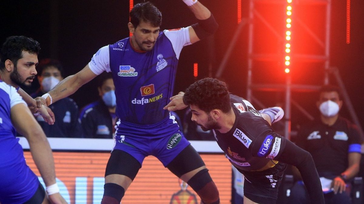 Telugu Titans' Ankit Beniwal in action against Haryana Steelers in Match 77 of VIVO Pro Kabaddi League Season 8