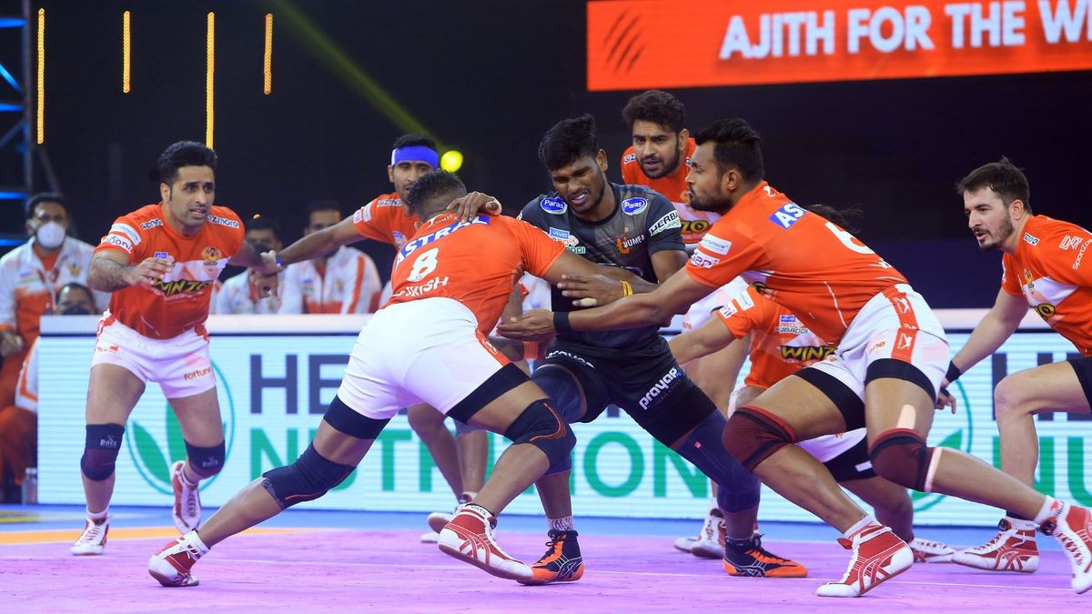 Ajith Kumar of U Mumba struggles to get past the Gujarat Giants' defence in Match 131 of VIVO Pro Kabaddi League Season 8