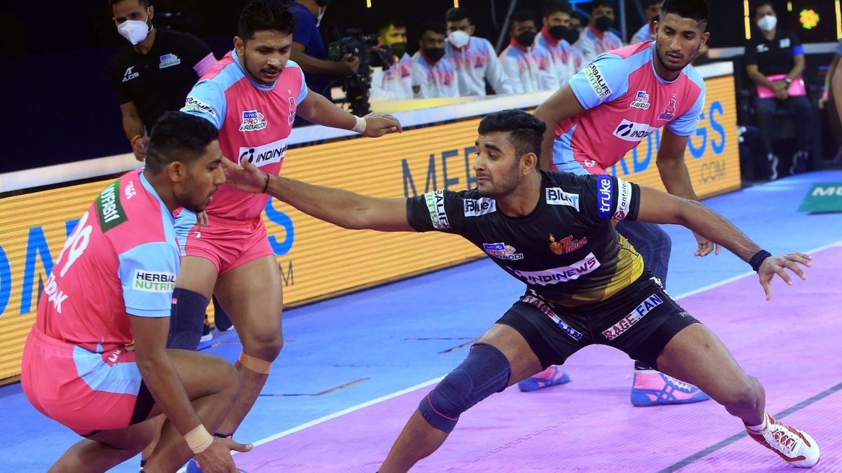 Galla Raju of Telugu Titans tries to get a point off the Jaipur Pink Panthers' defence in Match 123 of VIVO Pro Kabaddi League Season 8