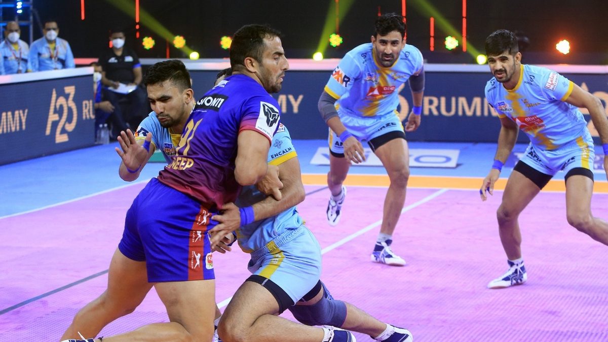 Sandeep Narwal of Dabang Delhi K.C. is tackled by the U.P. Yoddha defenders in Match 117 of VIVO Pro Kabaddi League Season 8