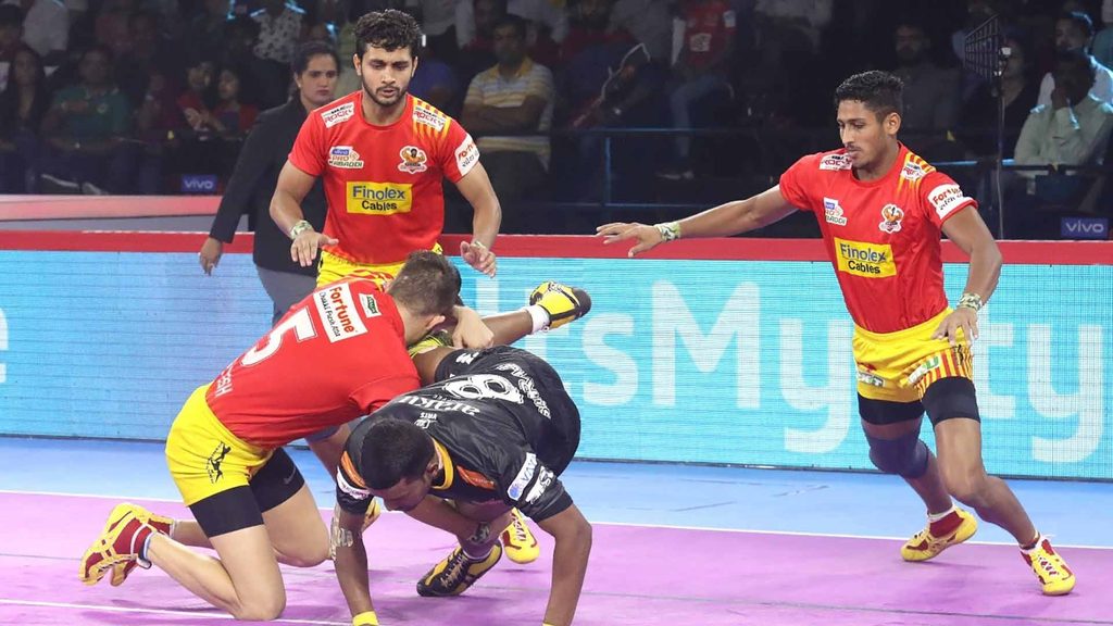 Parvesh Bhainswal scored a High 5 for Gujarat Fortunegiants.