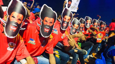 Giant's Army show their support for Gujarat Fortunegiants Giant's Army show their support for Gujarat Fortunegiants