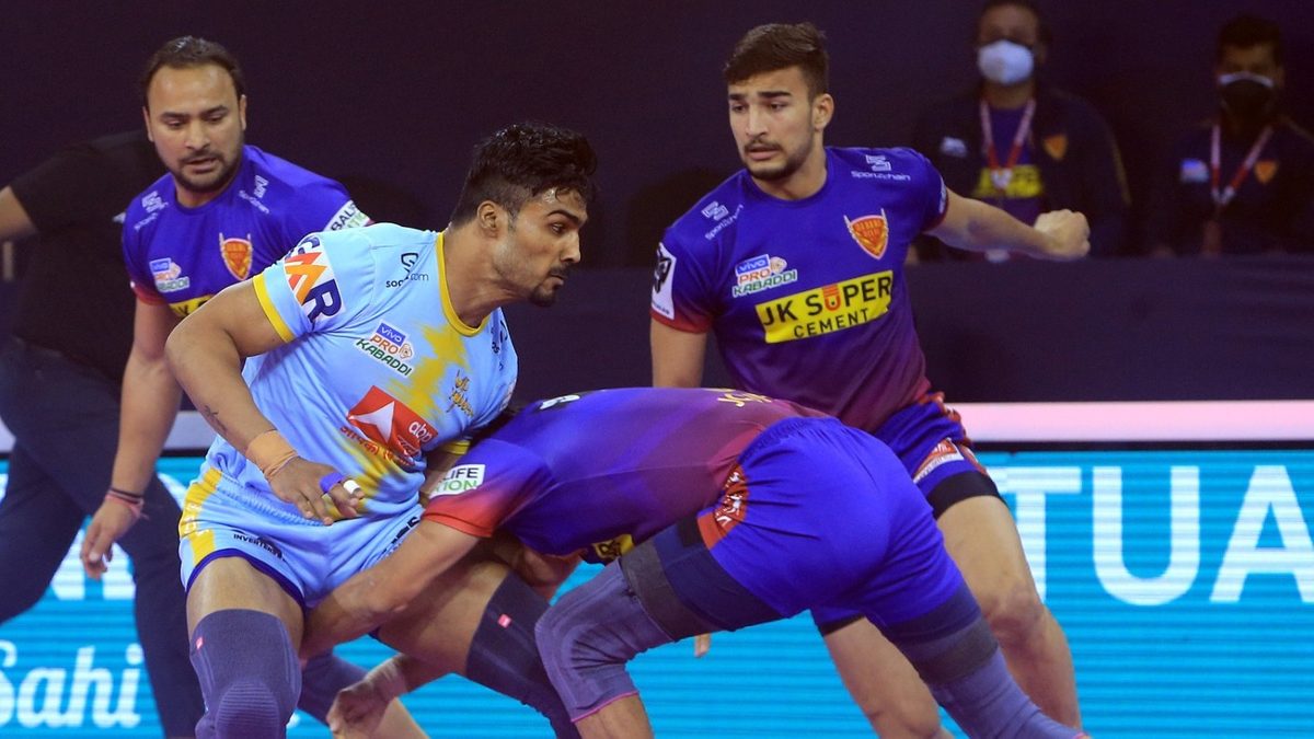 Shrikant Jadhav of U.P. Yoddha gets tackled by the Dabang Delhi K.C. defenders in Match 117 of VIVO Pro Kabaddi League Season 8