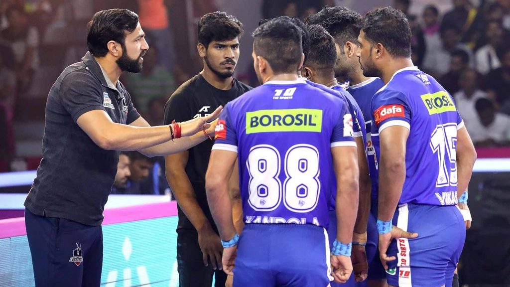 Rakesh Kumar addressing his team during the match.