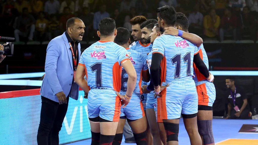 Bengal Warriors’ coach BC Ramesh gives his players instructions.