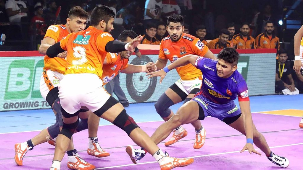 Naveen Kumar (right) was the star of the show with 11 raid points in Match 35.