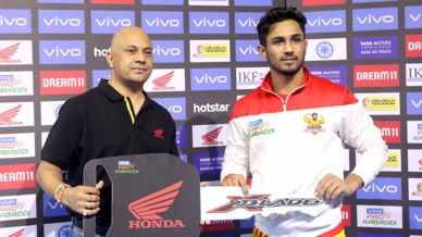 Match 44: Gujarat Fortunegiants vs Jaipur Pink Panthers Match 44: Gujarat Fortunegiants vs Jaipur Pink Panthers