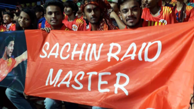 Giant's Army show their support for Gujarat Fortunegiants Giant's Army show their support for Gujarat Fortunegiants