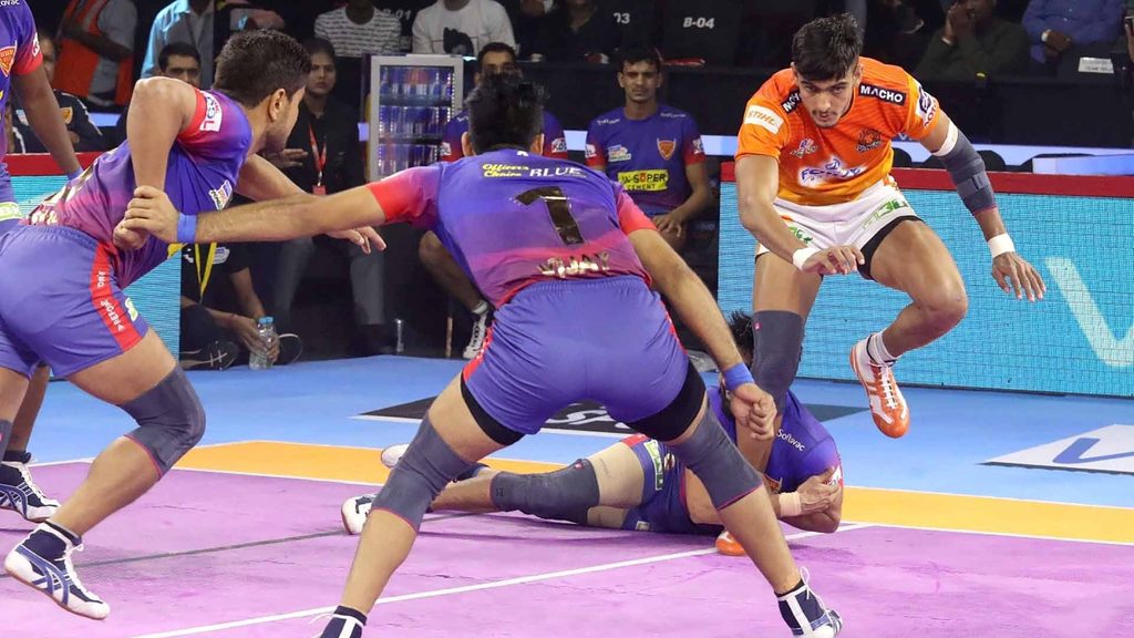 Manjeet's self-out in the buzzer raid confirmed Dabang Delhi K.C.’s narrow win.